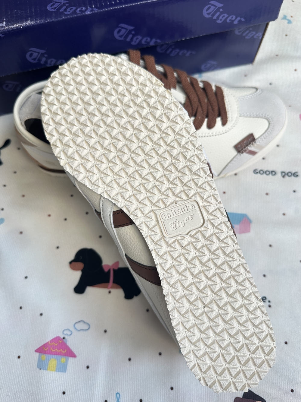 Onitsuka Tiger Classic Mexico 66 Series: White & Brown Casual Sneakers - Picture 5 of 6